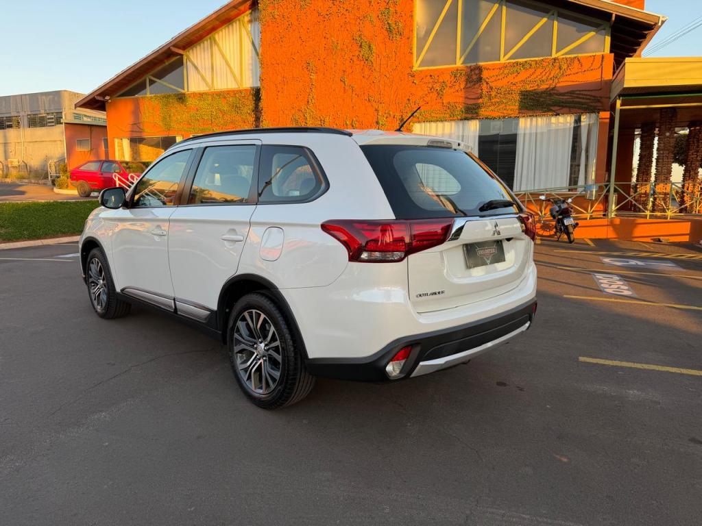 MITSUBISHI Outlander - Foto