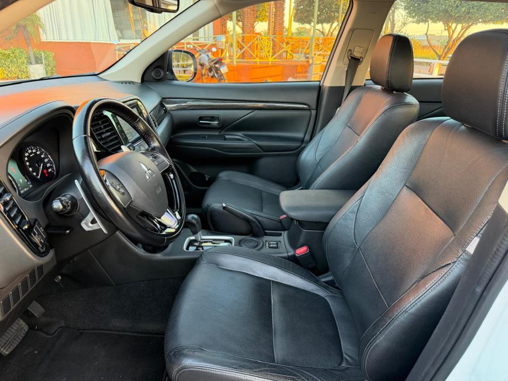 MITSUBISHI Outlander - Foto