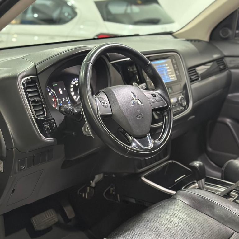 MITSUBISHI Outlander - Foto