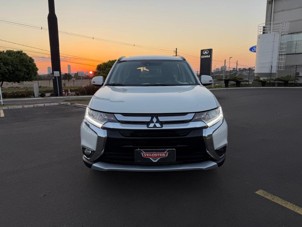 MITSUBISHI Outlander - Foto