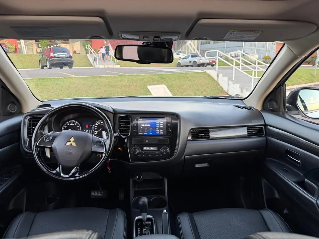 MITSUBISHI Outlander - Foto