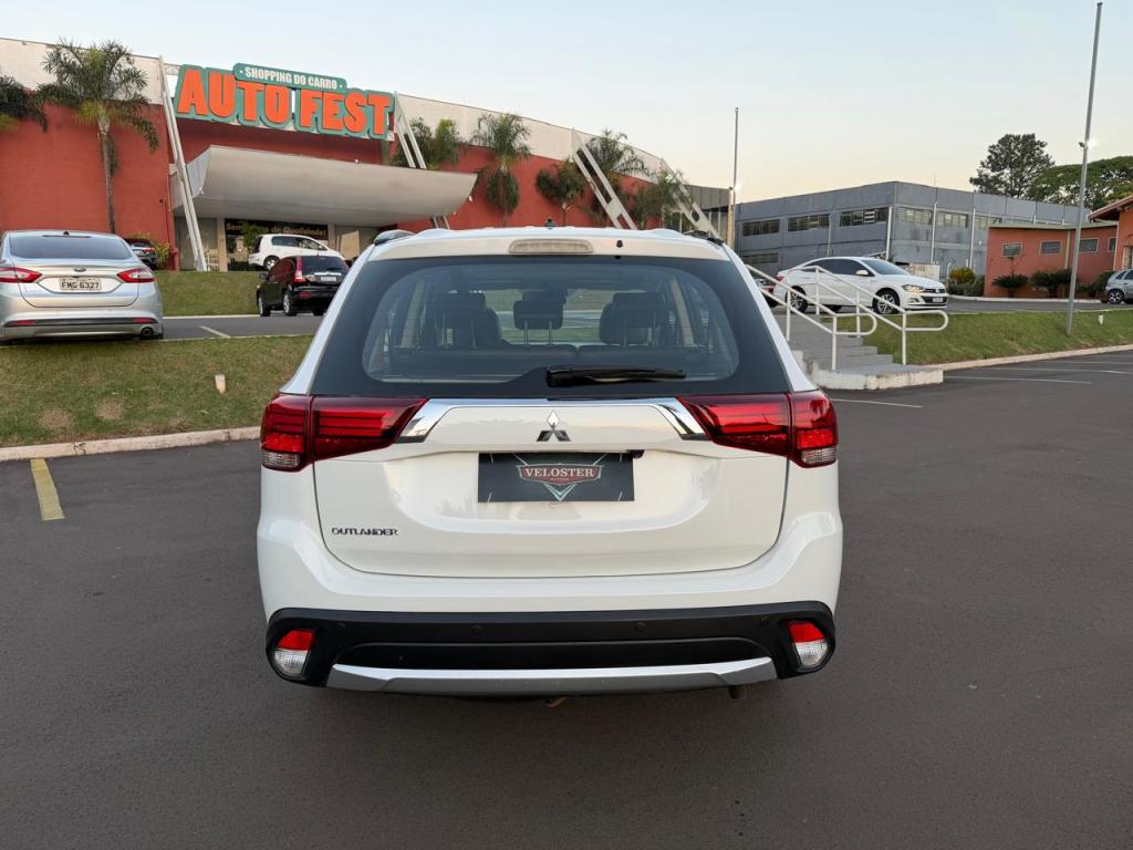 MITSUBISHI Outlander - Foto
