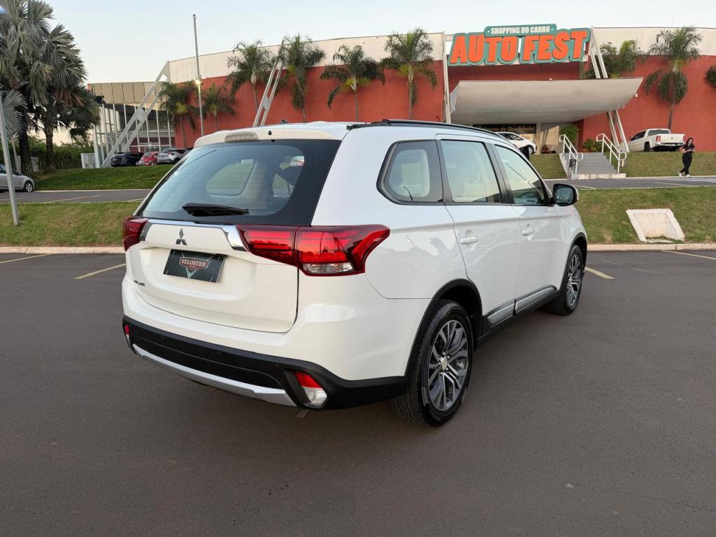 MITSUBISHI Outlander - Foto
