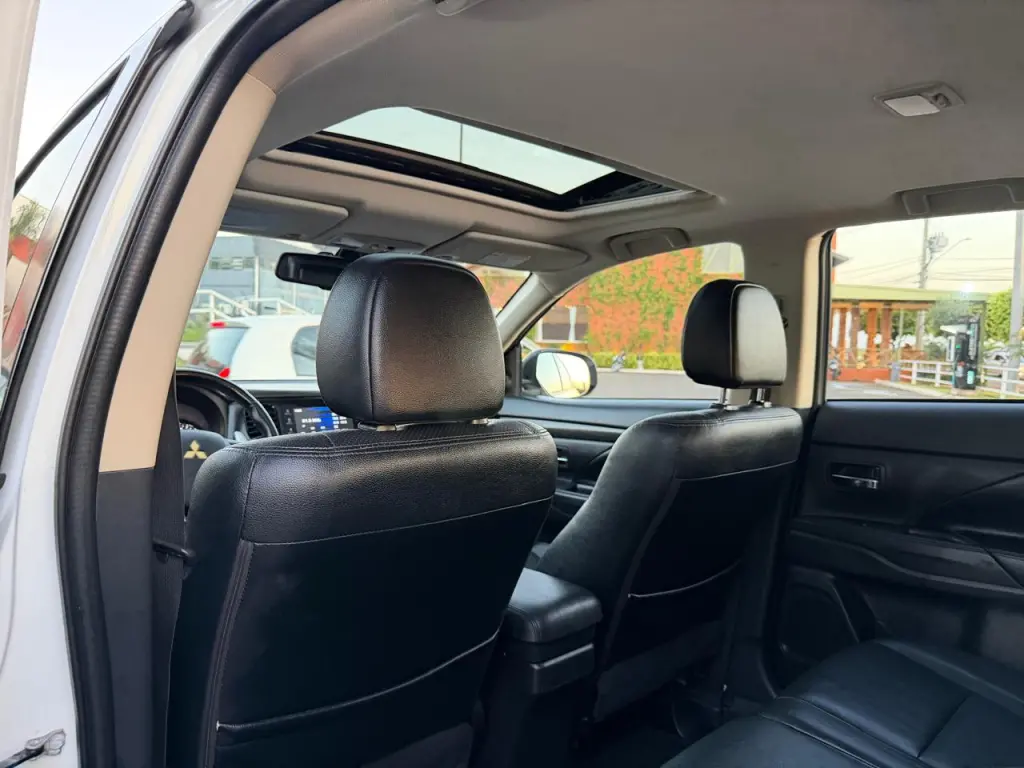 MITSUBISHI Outlander - Foto