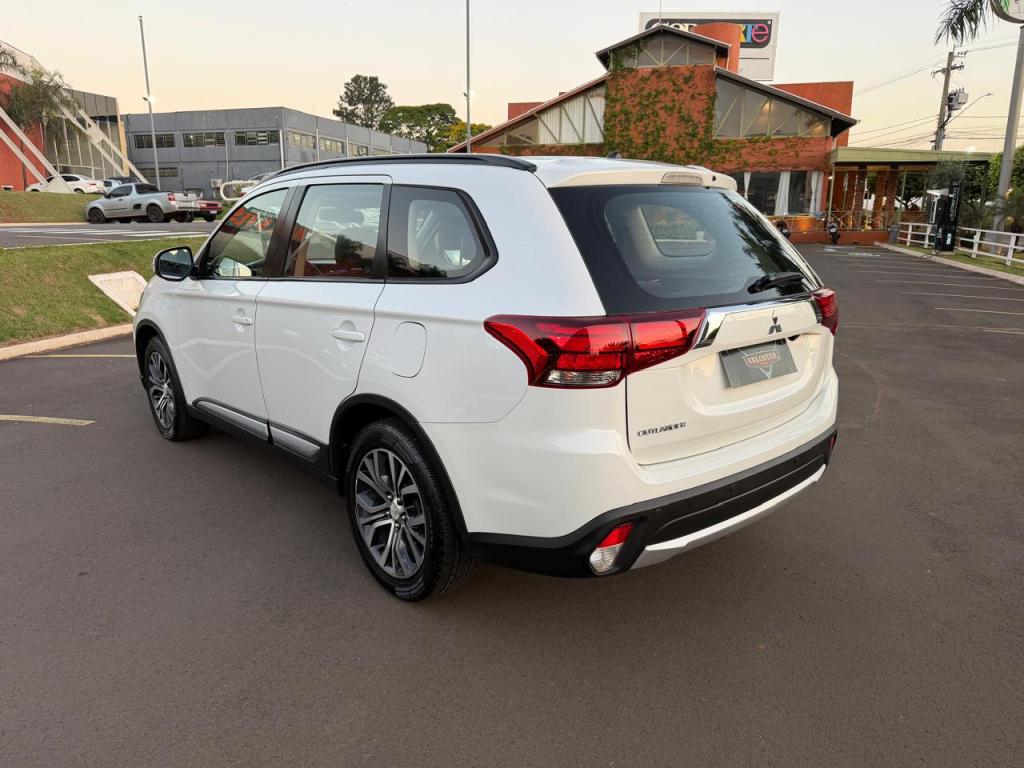 MITSUBISHI Outlander - Foto