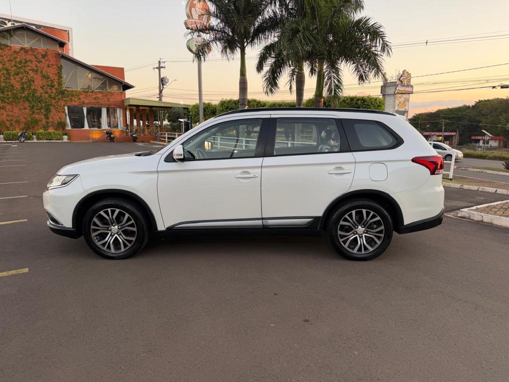 MITSUBISHI Outlander - Foto