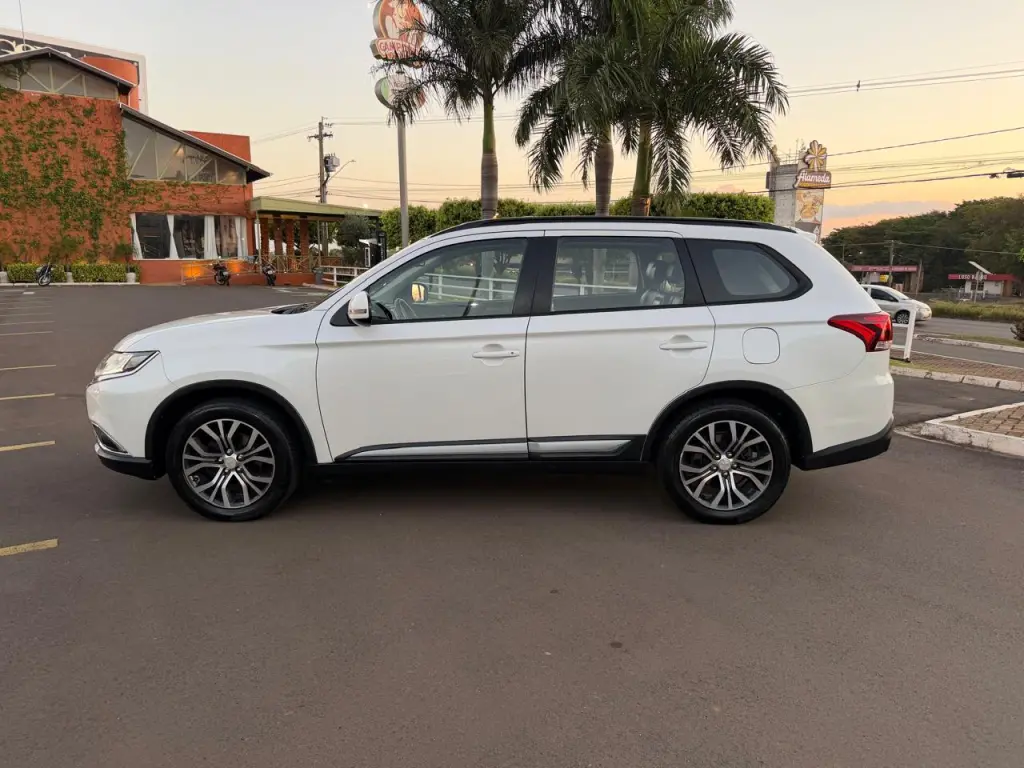 MITSUBISHI Outlander - Foto
