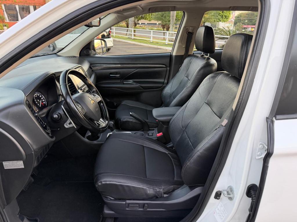 MITSUBISHI Outlander - Foto