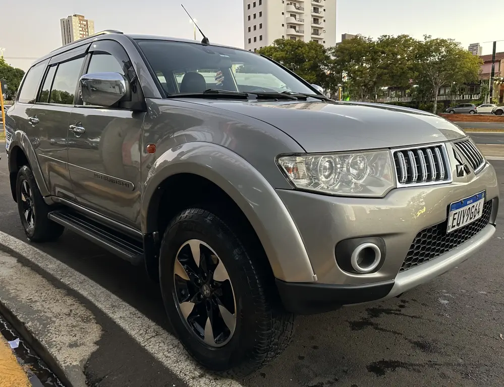 MITSUBISHI Pajero Dakar