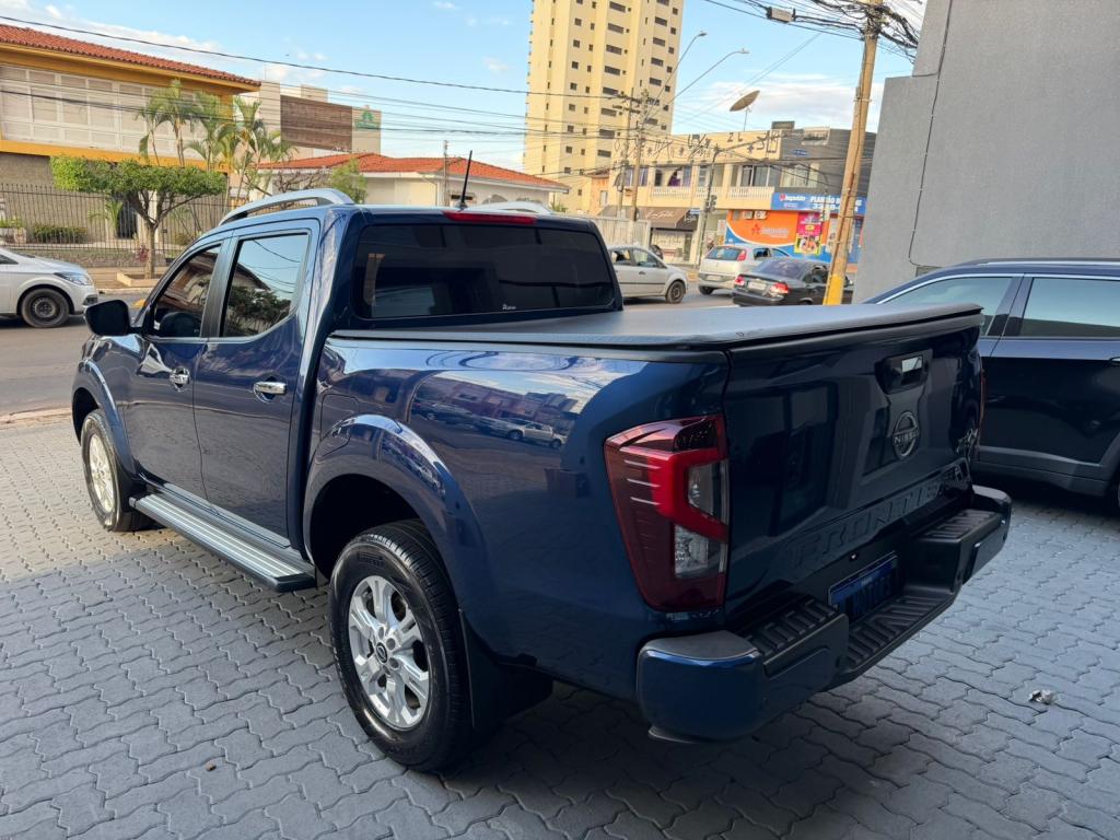 NISSAN Frontier - Foto