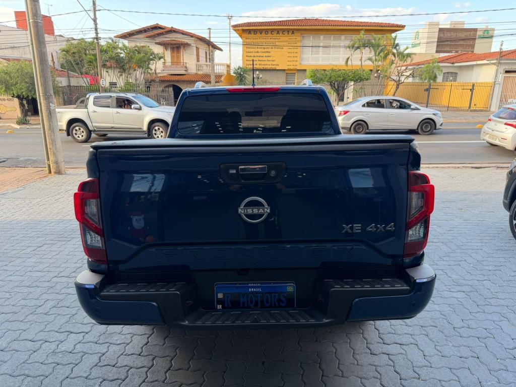 NISSAN Frontier - Foto
