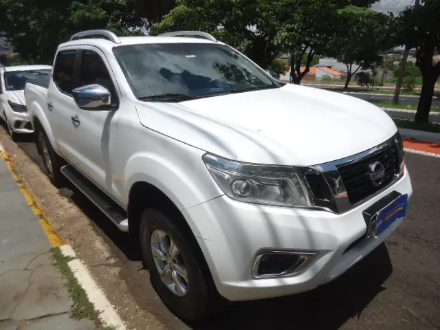 NISSAN Frontier - Foto