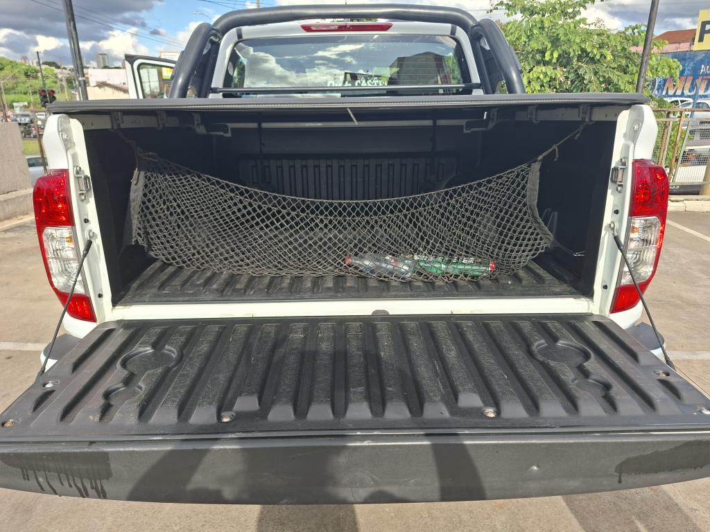 NISSAN Frontier - Foto