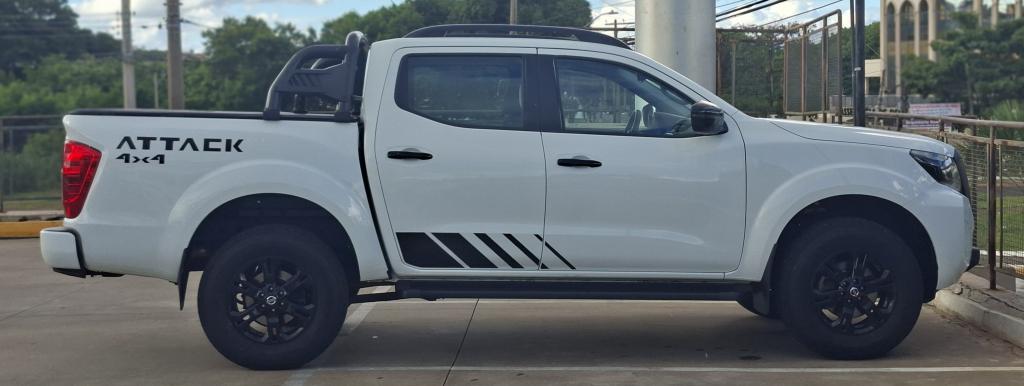 NISSAN Frontier - Foto