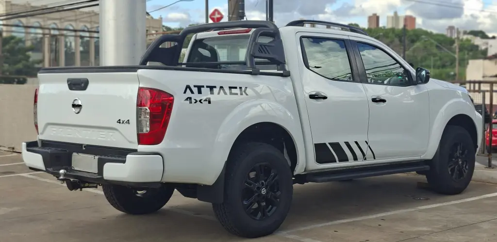 NISSAN Frontier - Foto
