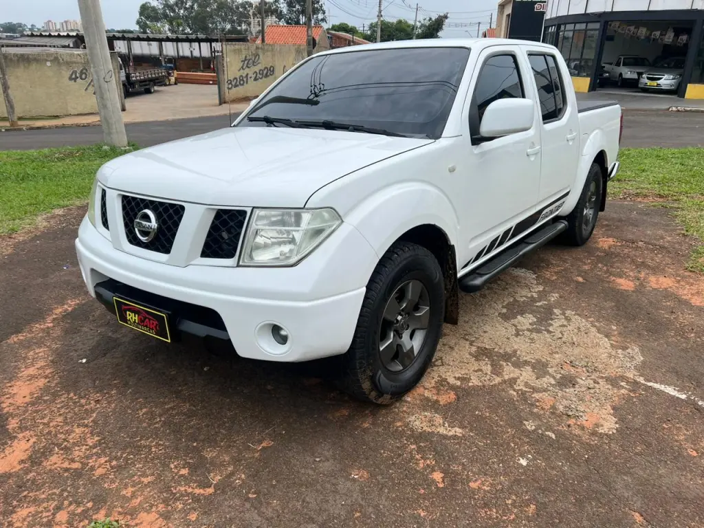 NISSAN Frontier - Foto
