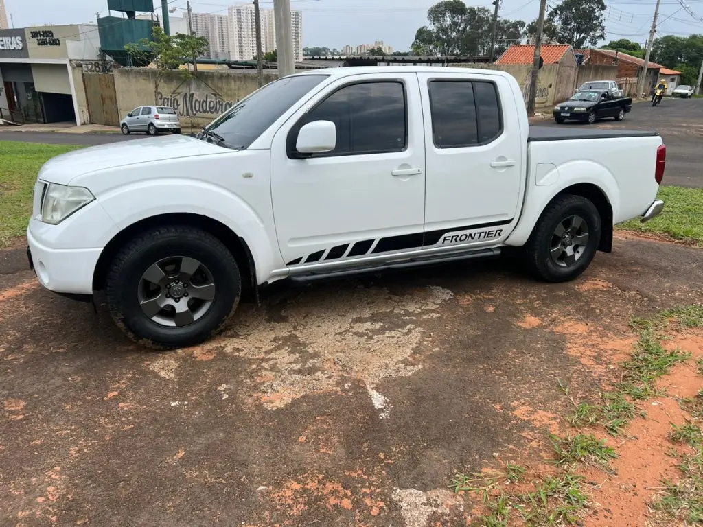 NISSAN Frontier - Foto