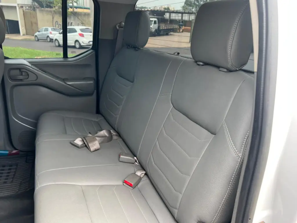 NISSAN Frontier - Foto