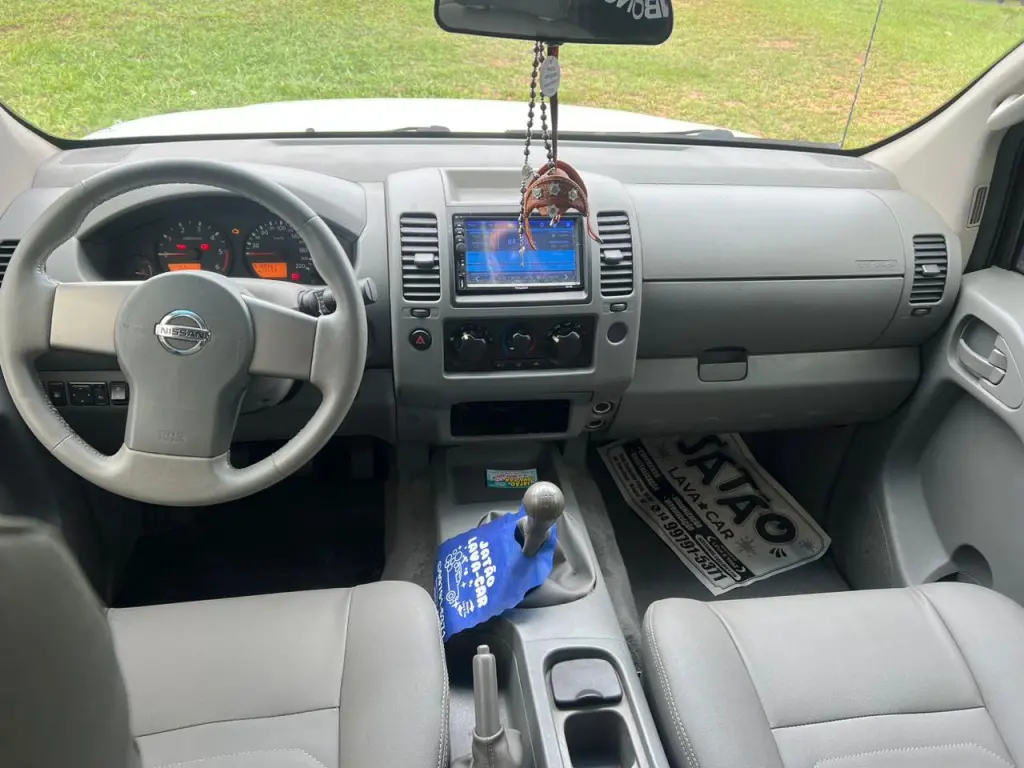 NISSAN Frontier - Foto