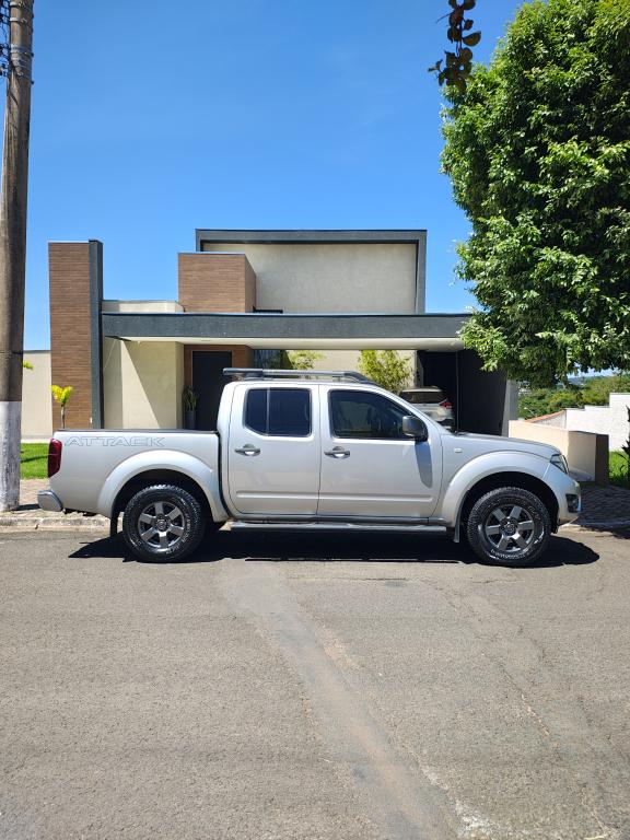 NISSAN Frontier - Foto