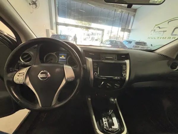 NISSAN Frontier - Foto