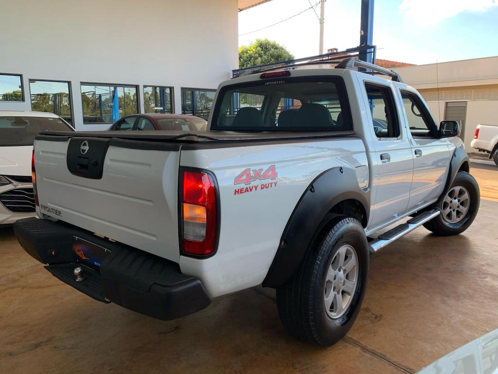 NISSAN Frontier - Foto