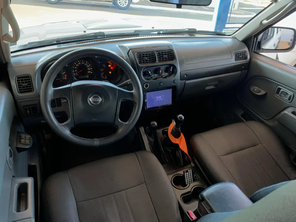 NISSAN Frontier - Foto