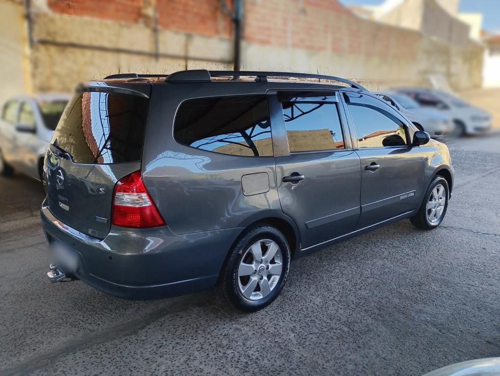 NISSAN Grand Livina - Foto