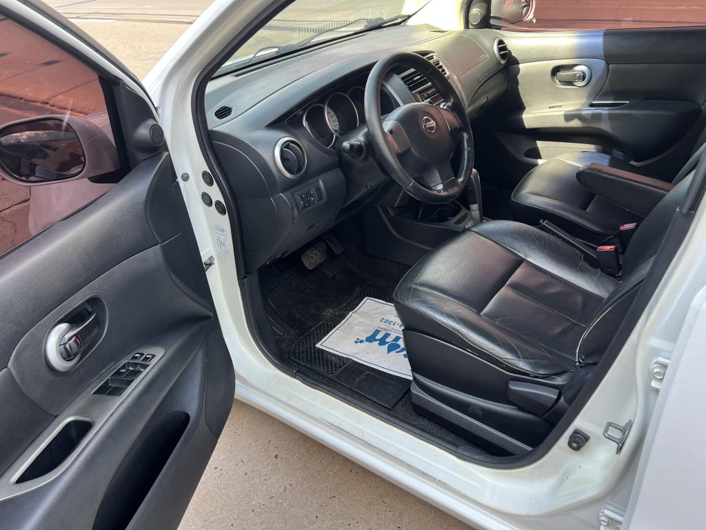 NISSAN Grand Livina - Foto