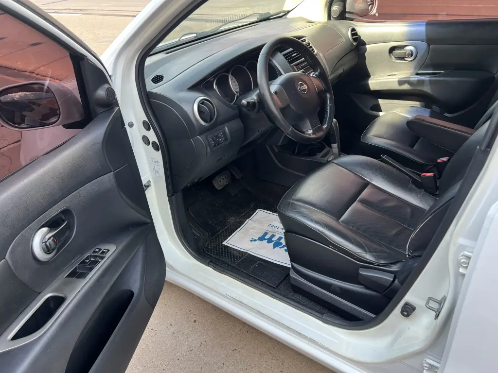 NISSAN Grand Livina - Foto