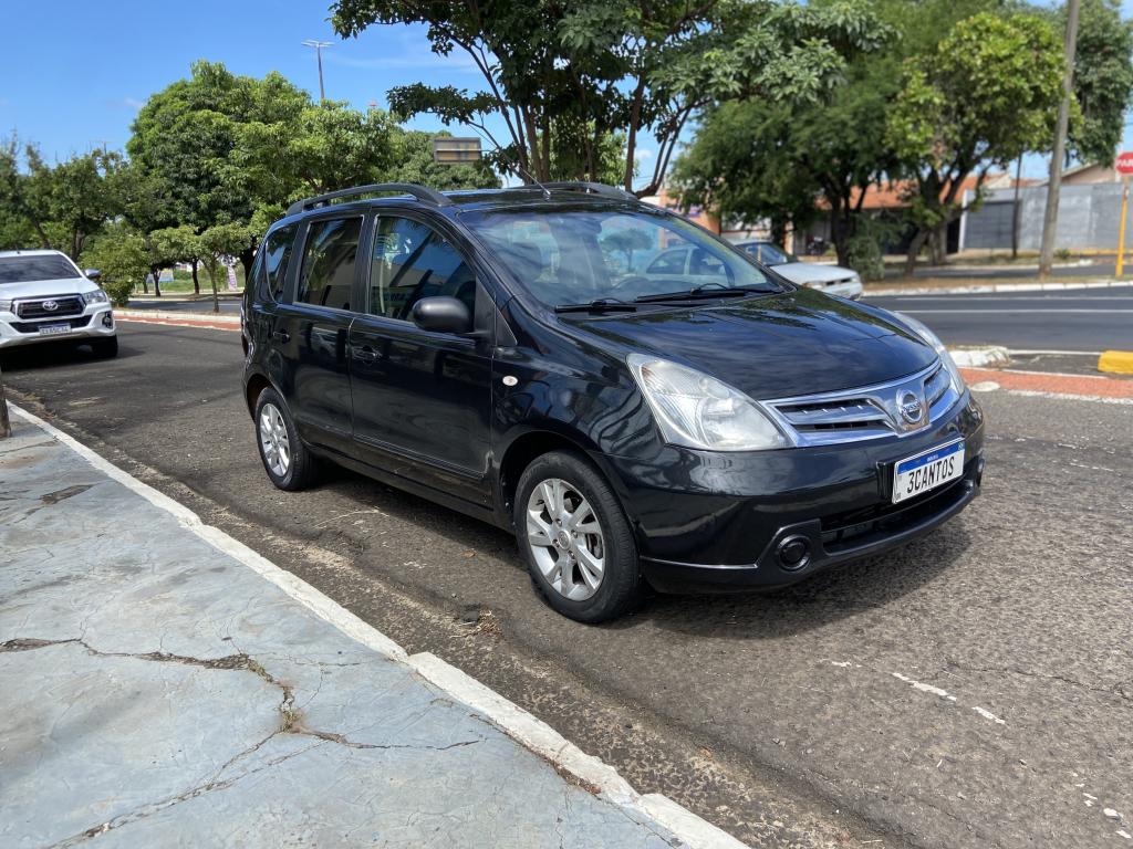 NISSAN Livina - Foto