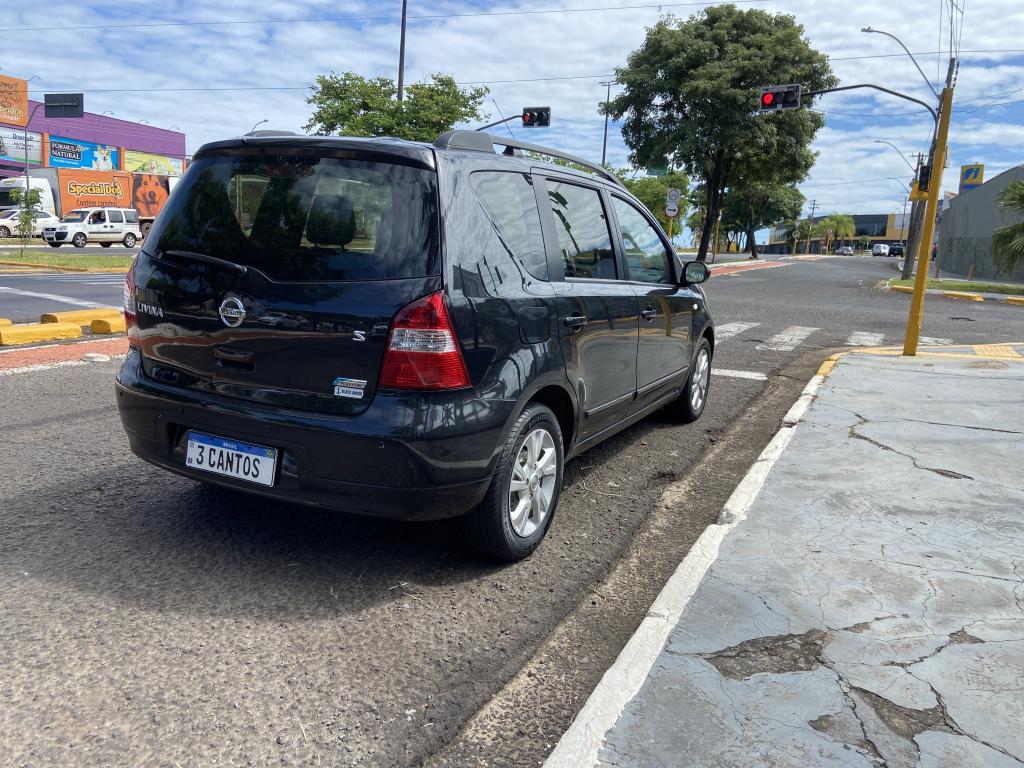 NISSAN Livina - Foto