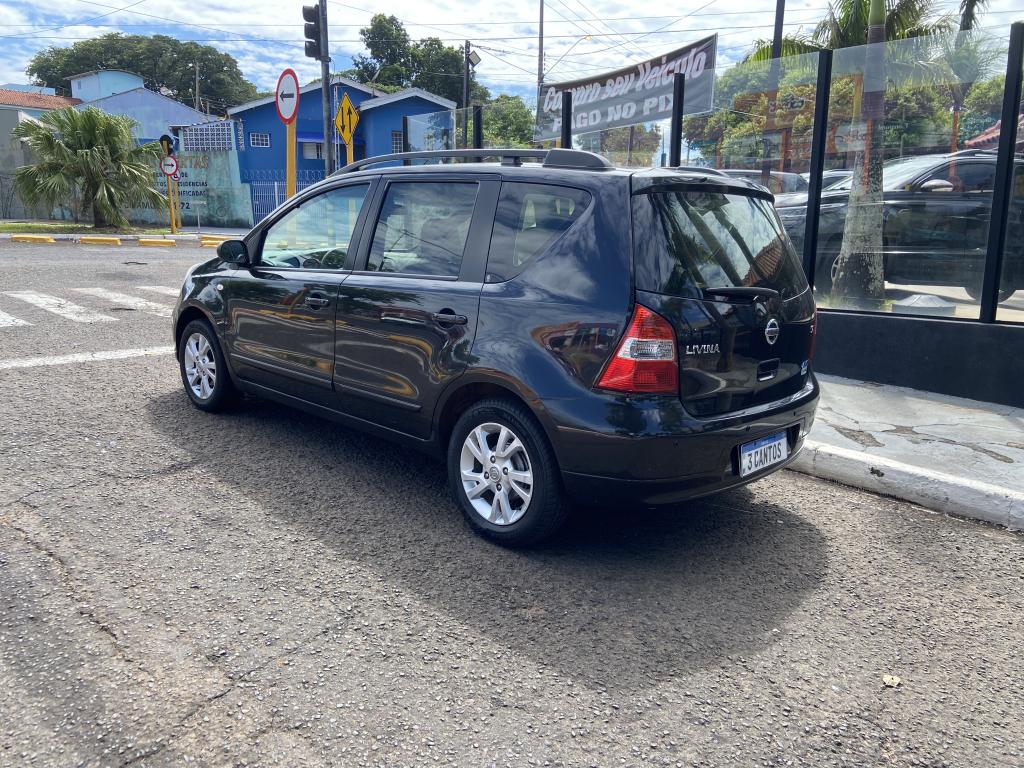 NISSAN Livina - Foto