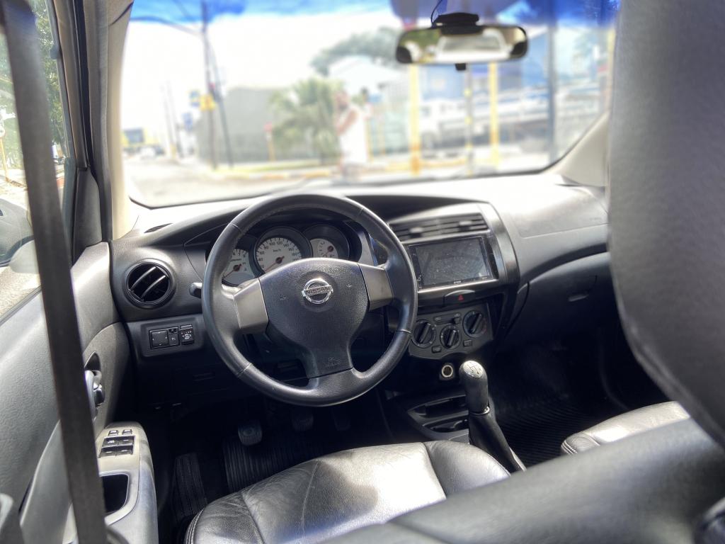 NISSAN Livina - Foto