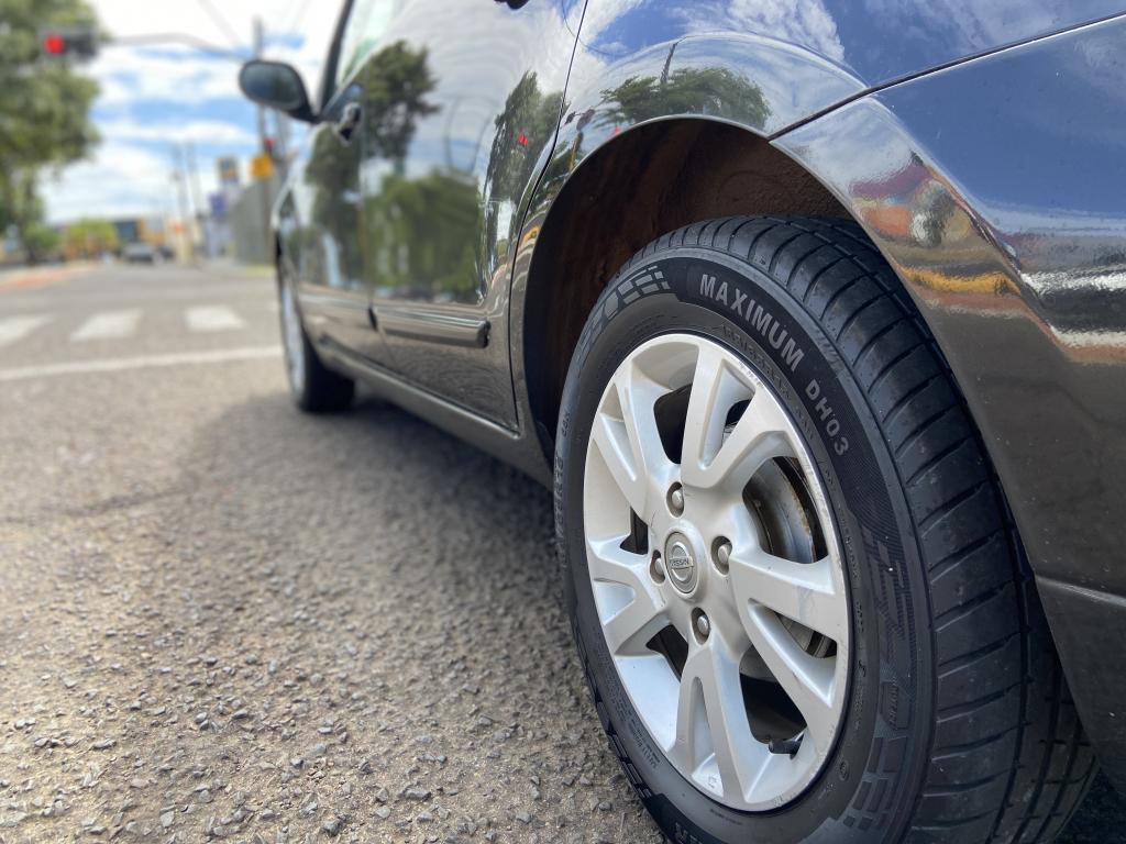 NISSAN Livina - Foto