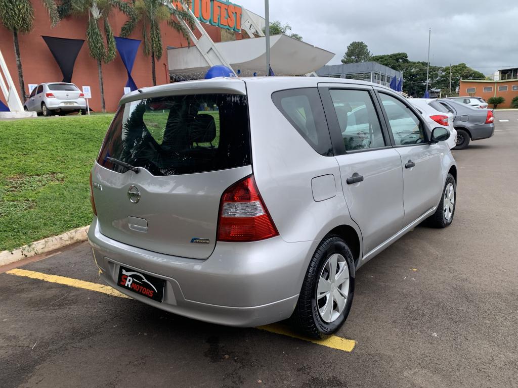 NISSAN Livina - Foto