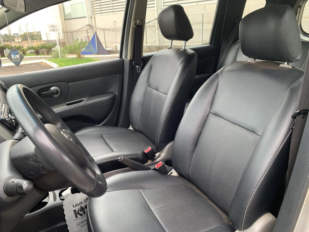 NISSAN Livina - Foto