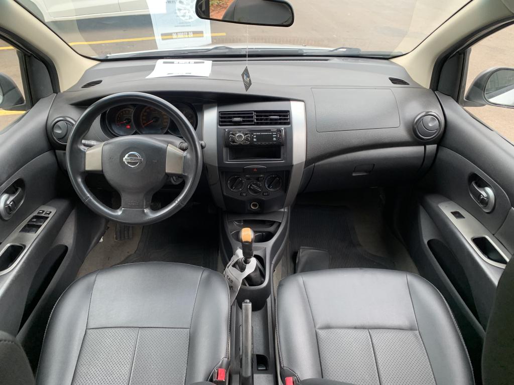 NISSAN Livina - Foto