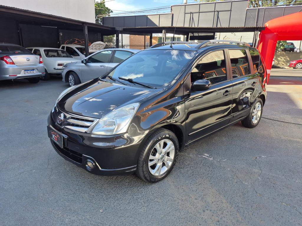 NISSAN Livina - Foto