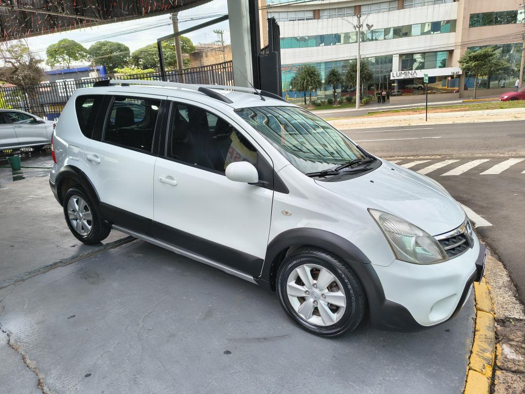 NISSAN Livina - Foto
