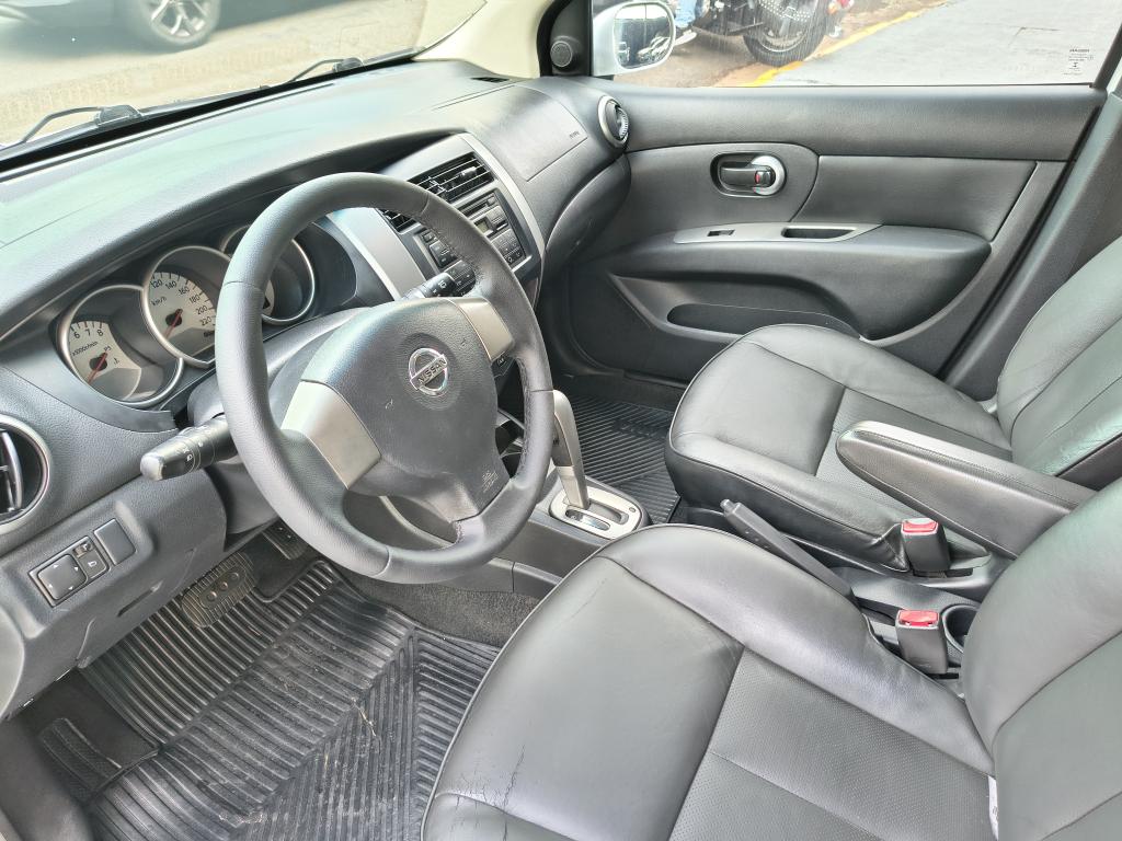 NISSAN Livina - Foto