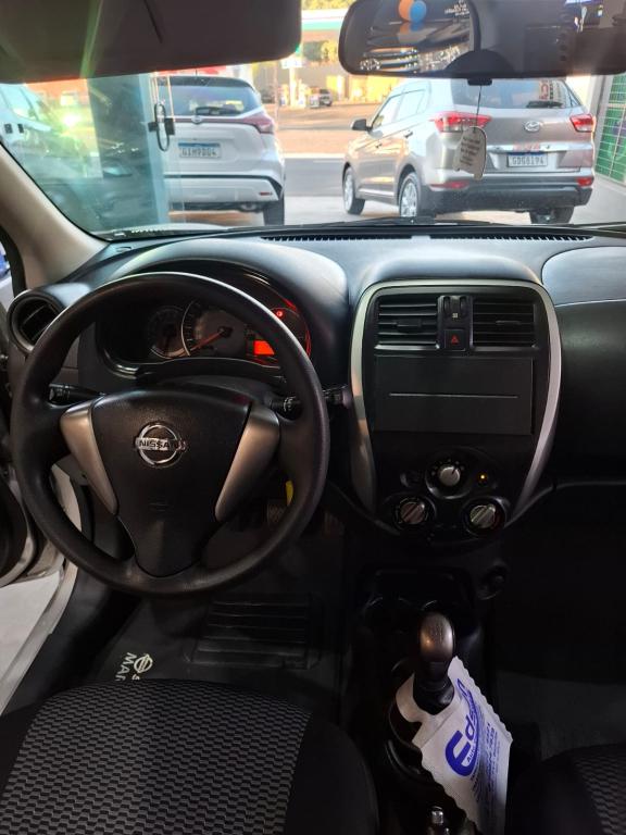 NISSAN March - Foto