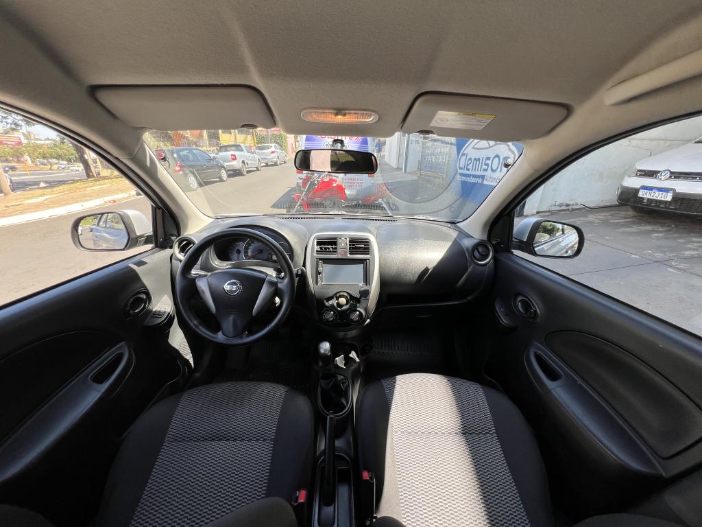 NISSAN March - Foto