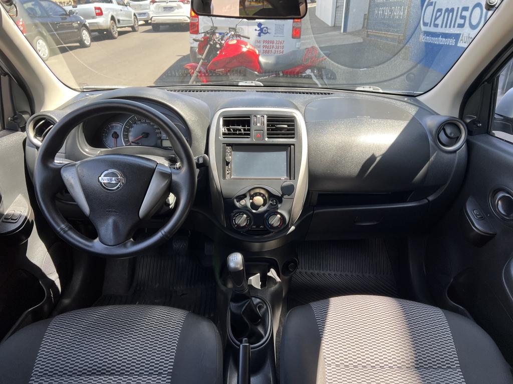 NISSAN March - Foto