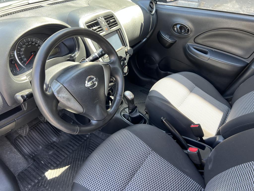 NISSAN March - Foto