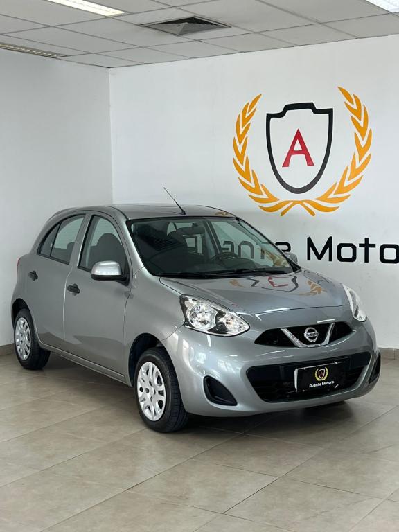 NISSAN March - Foto