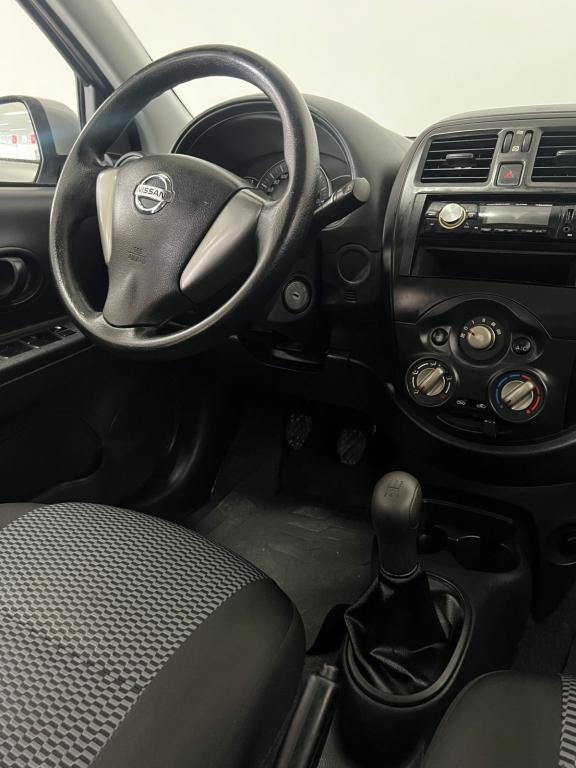NISSAN March - Foto
