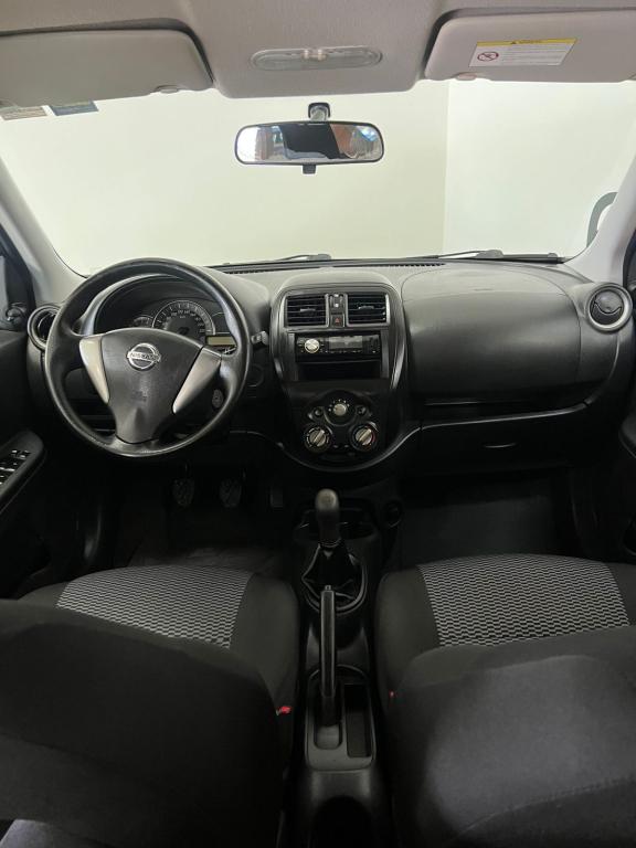 NISSAN March - Foto