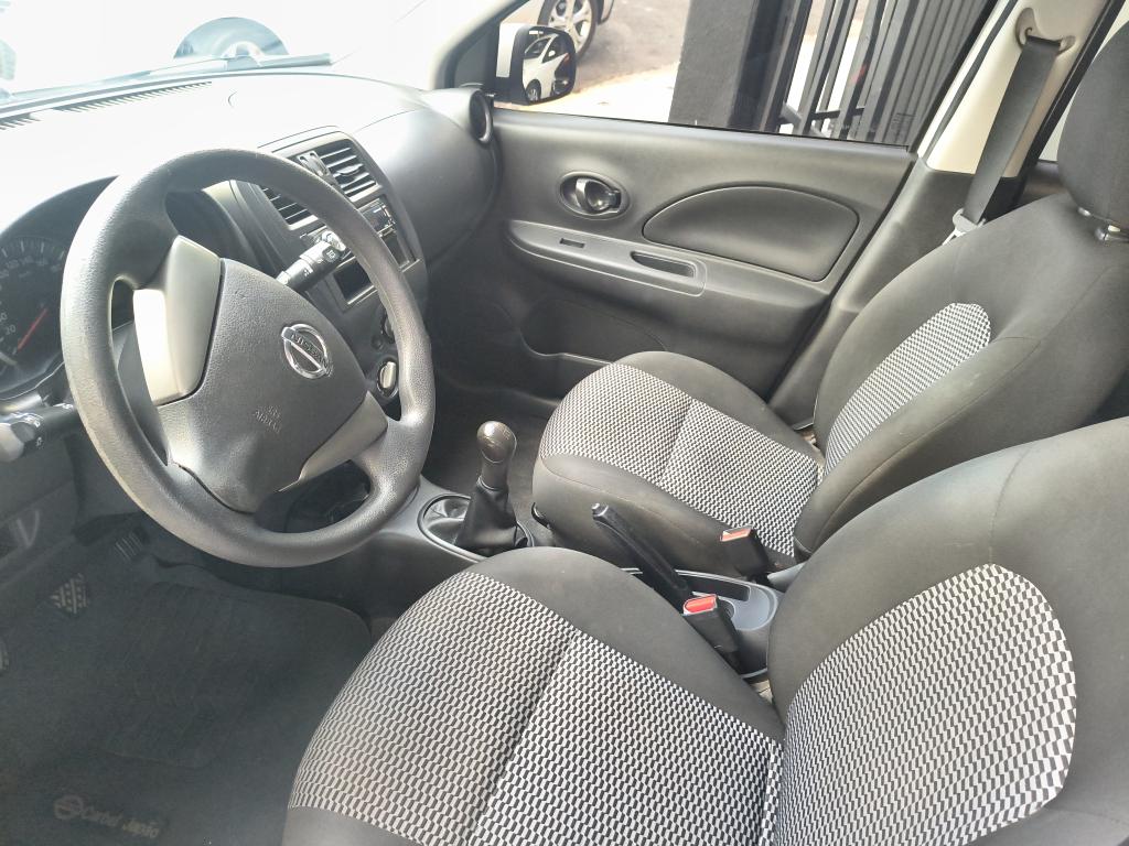 NISSAN March - Foto