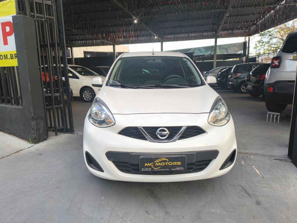 NISSAN March - Foto